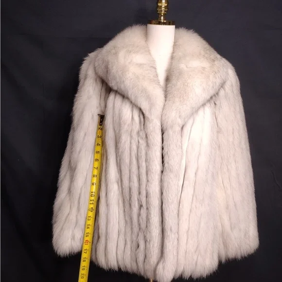 SAGA FOX Elegant White Fur Coat size L pre owned Exellent condition